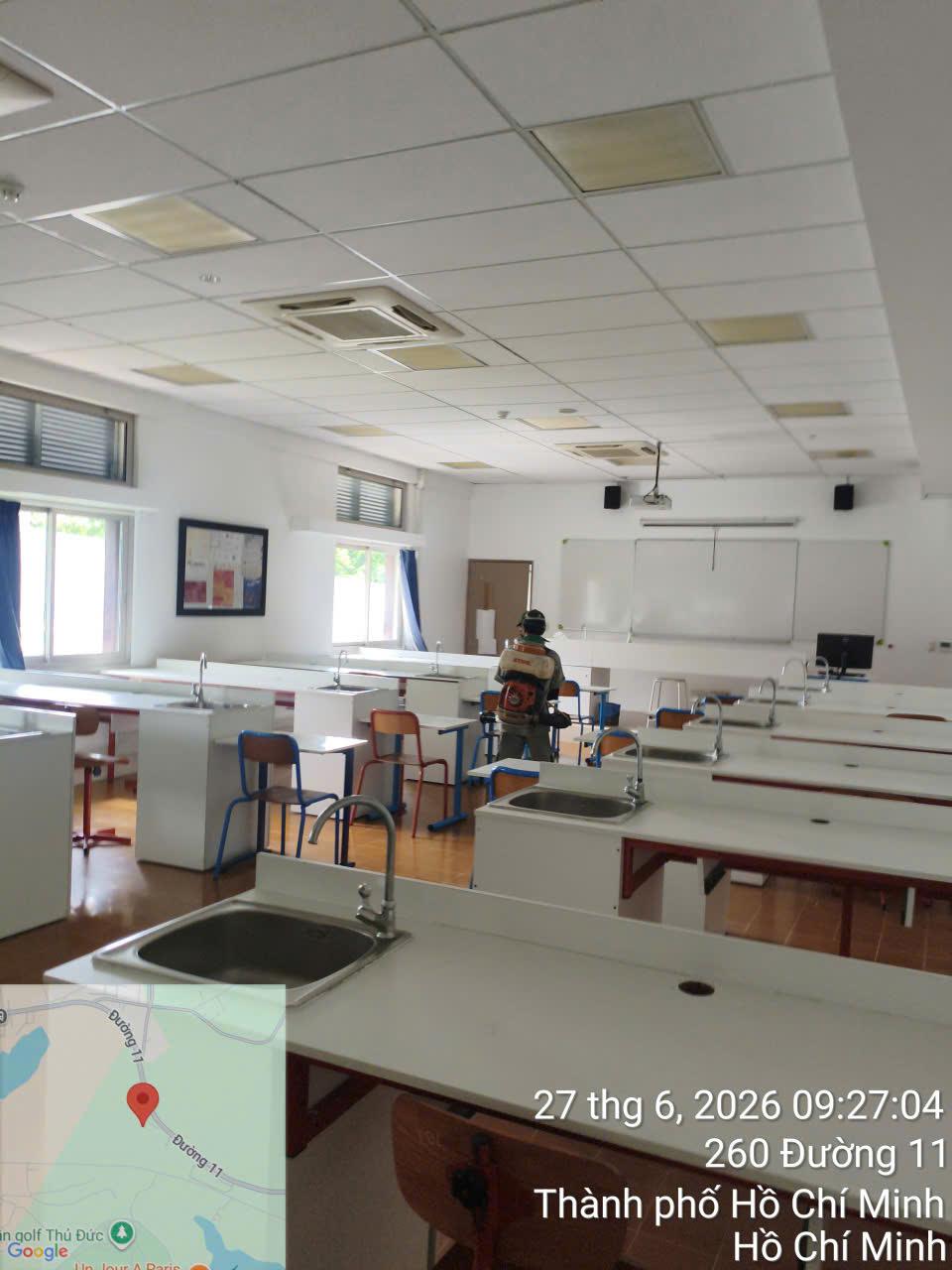 Diệt ruồi phải tìm ổ đẻ: bốn chỗ hay bị bỏ sót