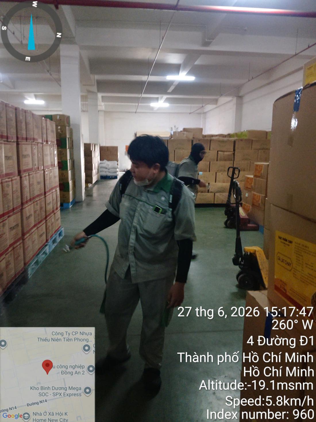 Phun dọc chân tường hành lang tầng trong một lần kiểm lại theo bảo hành