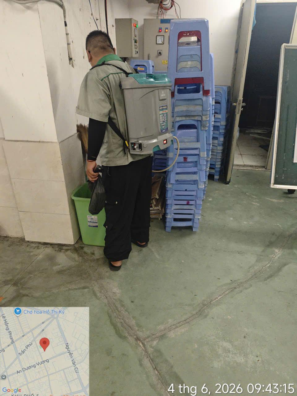 Phun xử lý dọc hành lang khu lưu trú tại cơ sở y tế