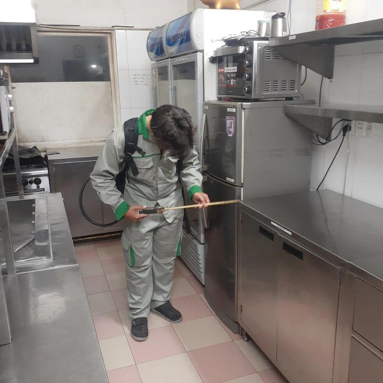 Quán ăn cần xử lý côn trùng mấy lần một tháng?